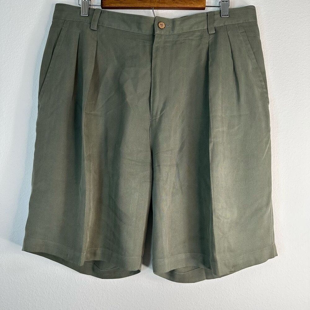 Tommy Bahama Mens 100% Silk Olive Green Pleated Shorts Waist 36 Preppy Coastal